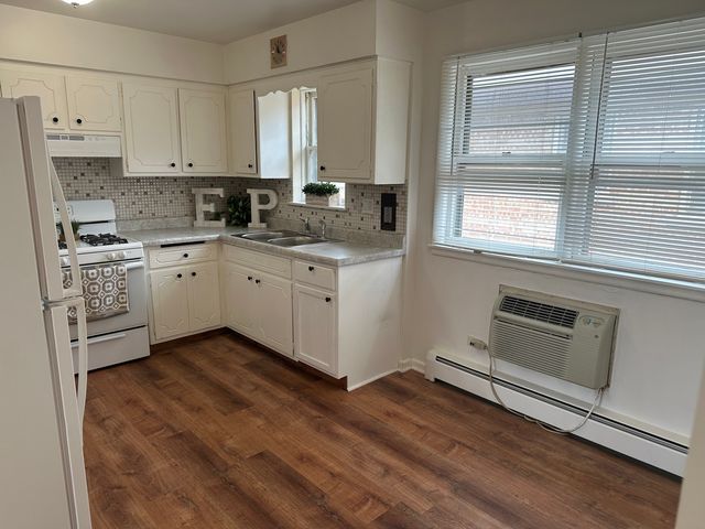 7400 N Harlem Avenue 2E, Chicago, IL 60631