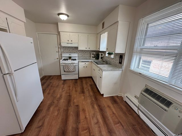7400 N Harlem Avenue 2E, Chicago, IL 60631
