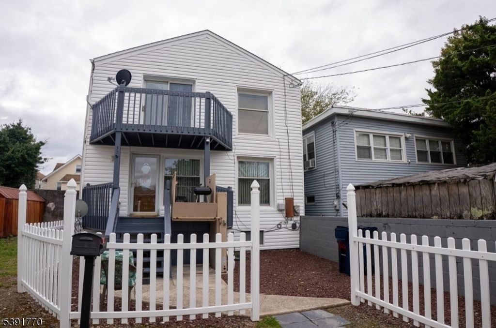 322 N Trenton Ave, Atlantic City, NJ 08401