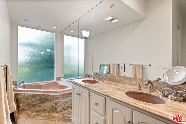 3340 Scadlock Lane, Sherman Oaks, CA 91403