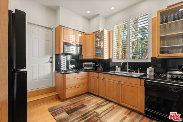 3340 Scadlock Lane, Sherman Oaks, CA 91403