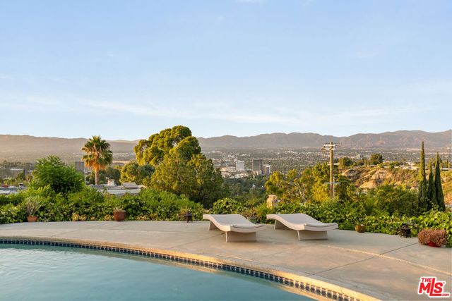 3340 Scadlock Lane, Sherman Oaks, CA 91403