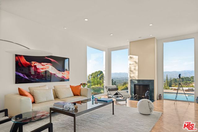3340 Scadlock Lane, Sherman Oaks, CA 91403