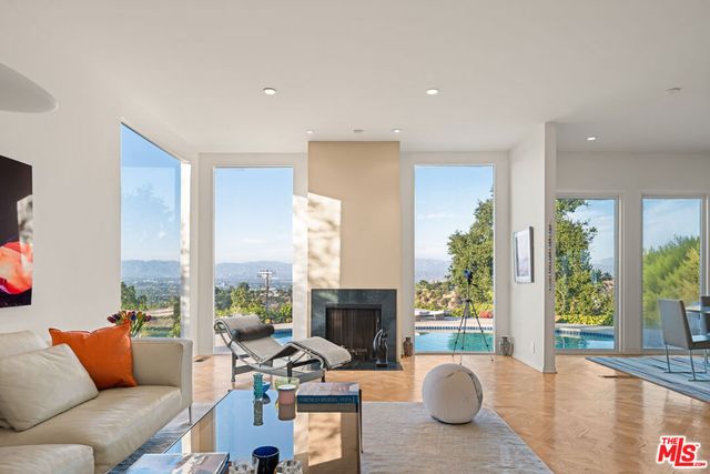 3340 Scadlock Lane, Sherman Oaks, CA 91403