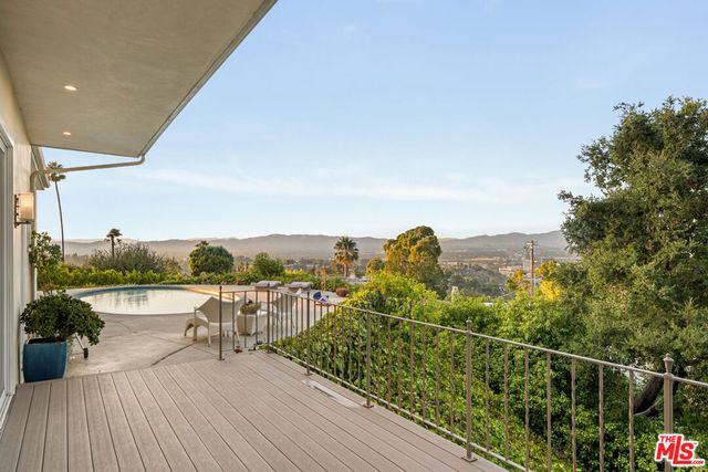 3340 Scadlock Lane, Sherman Oaks, CA 91403