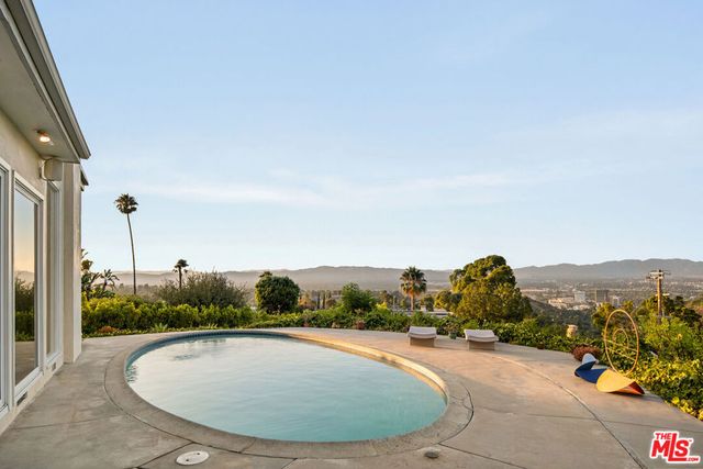 3340 Scadlock Lane, Sherman Oaks, CA 91403