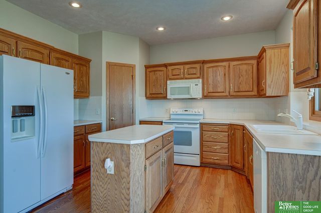 1219 Cork Drive, Papillion, NE 68046