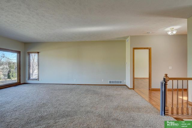 1219 Cork Drive, Papillion, NE 68046