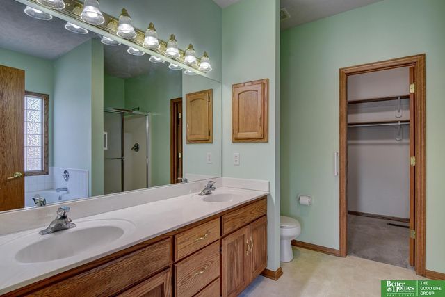 1219 Cork Drive, Papillion, NE 68046