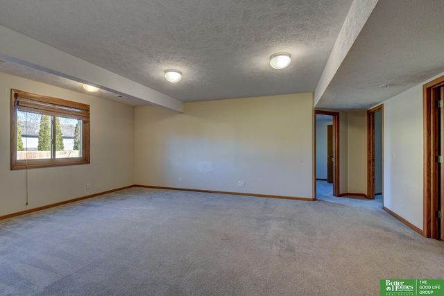 1219 Cork Drive, Papillion, NE 68046