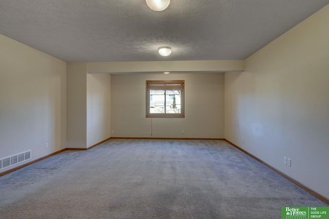 1219 Cork Drive, Papillion, NE 68046