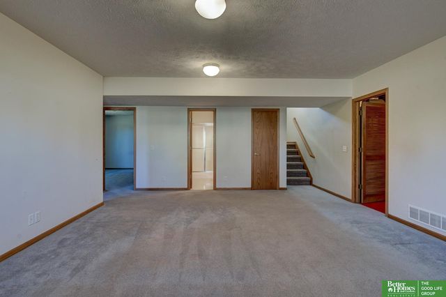 1219 Cork Drive, Papillion, NE 68046