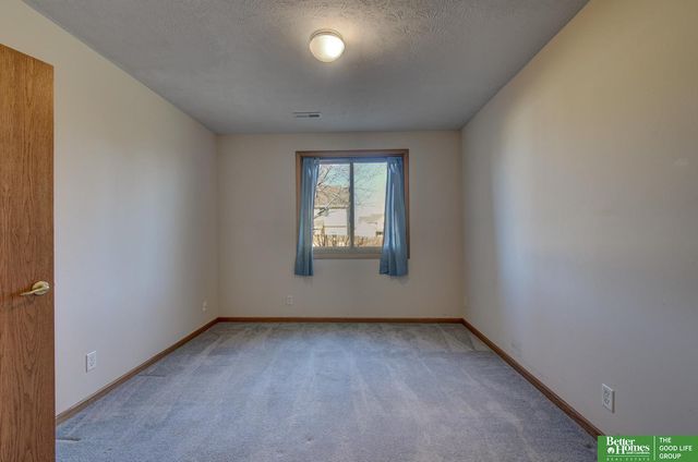 1219 Cork Drive, Papillion, NE 68046