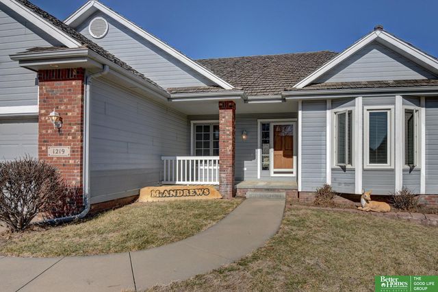 1219 Cork Drive, Papillion, NE 68046