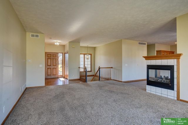 1219 Cork Drive, Papillion, NE 68046