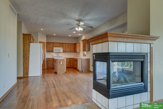 1219 Cork Drive, Papillion, NE 68046