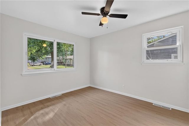 501 Park Avenue, Belton, MO 64012
