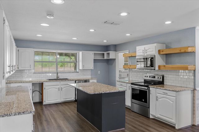 4885 Fm 859, Edgewood, TX 75117