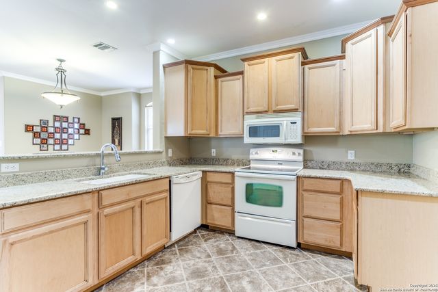 146 Creekview Dr, Canyon Lake, TX 78133