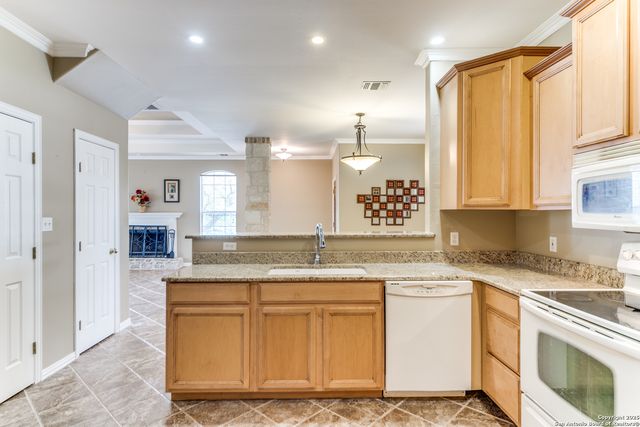 146 Creekview Dr, Canyon Lake, TX 78133
