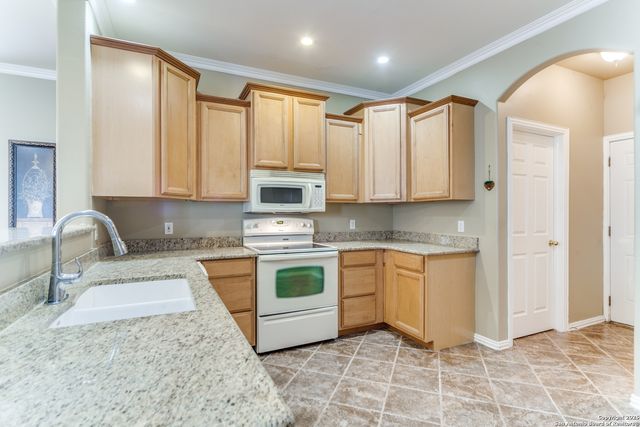 146 Creekview Dr, Canyon Lake, TX 78133