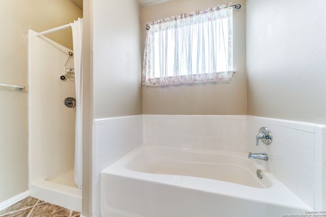 146 Creekview Dr, Canyon Lake, TX 78133