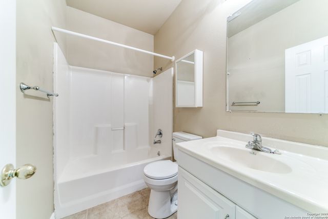 146 Creekview Dr, Canyon Lake, TX 78133