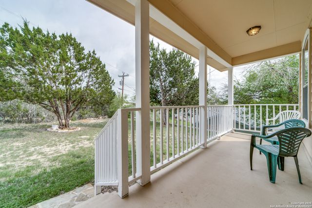 146 Creekview Dr, Canyon Lake, TX 78133