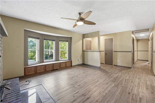 903 Citadel Drive, Weston, MO 64098