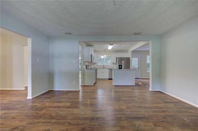 3096 Kenelm DR, Chesapeake, VA 23323