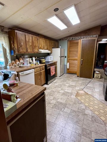 4667 Amber St NE, Salem, OR 97301