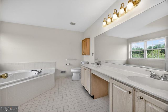 976 STUART DR, Pottstown, PA 19464
