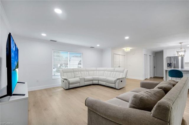 27153 Edenbridge CT, Bonita Springs, FL 34135