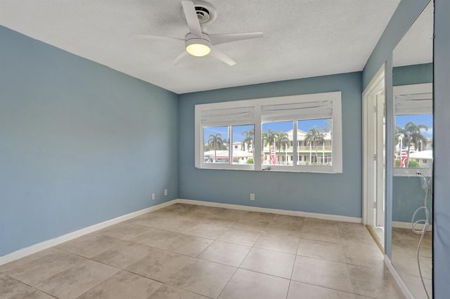 2400 NE 36th Street 10, Lighthouse Point, FL 33064