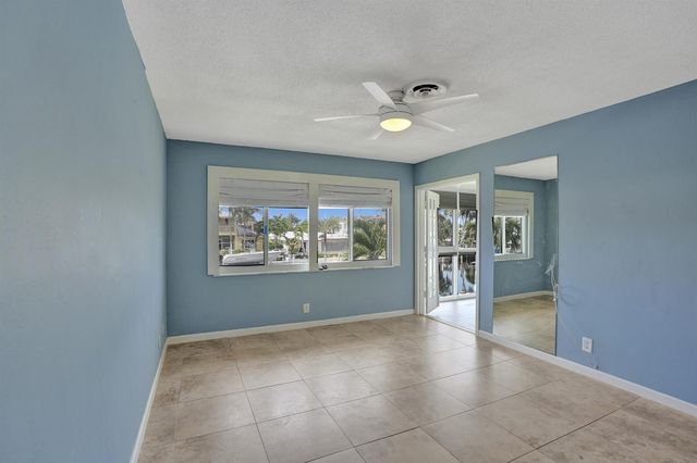 2400 NE 36th Street 10, Lighthouse Point, FL 33064