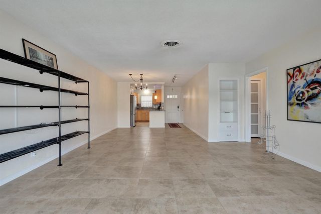2400 NE 36th Street 10, Lighthouse Point, FL 33064