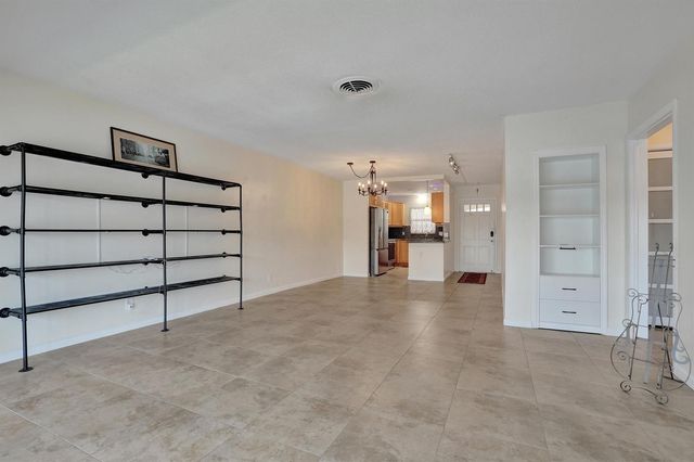 2400 NE 36th Street 10, Lighthouse Point, FL 33064