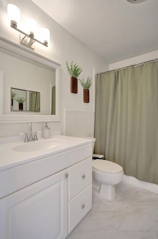 2400 NE 36th Street 10, Lighthouse Point, FL 33064