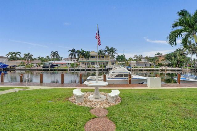 2400 NE 36th Street 10, Lighthouse Point, FL 33064