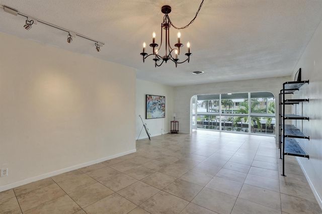 2400 NE 36th Street 10, Lighthouse Point, FL 33064