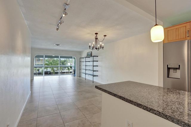 2400 NE 36th Street 10, Lighthouse Point, FL 33064