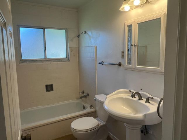 3318 Horseshoe Dr, Sacramento, CA 95821