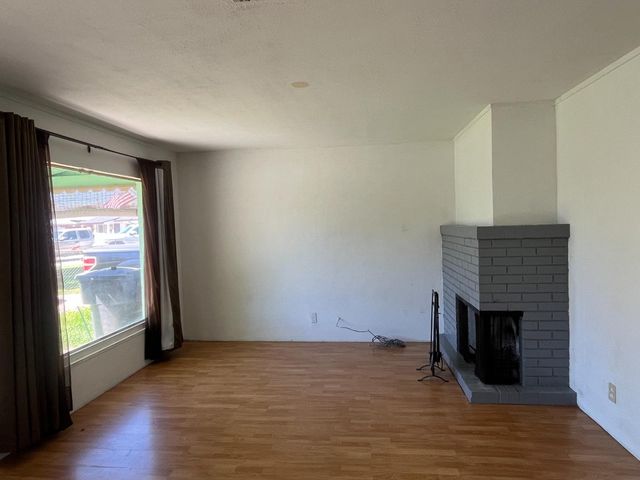 3318 Horseshoe Dr, Sacramento, CA 95821