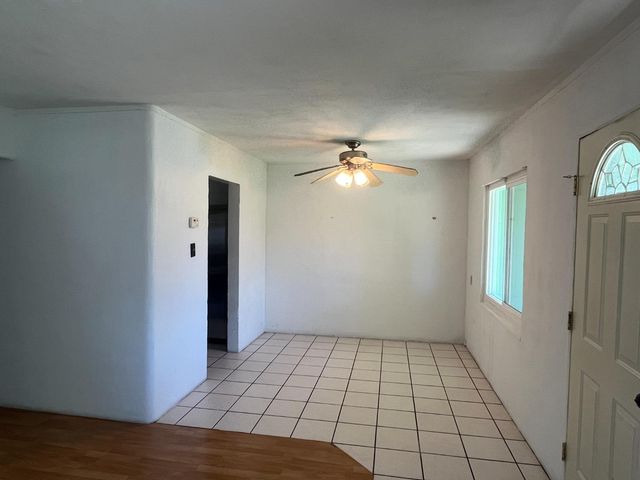 3318 Horseshoe Dr, Sacramento, CA 95821