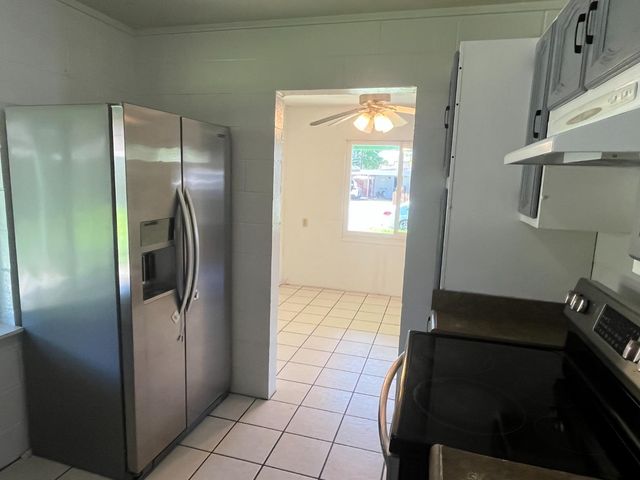 3318 Horseshoe Dr, Sacramento, CA 95821