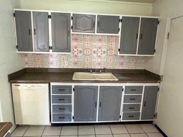 3318 Horseshoe Dr, Sacramento, CA 95821