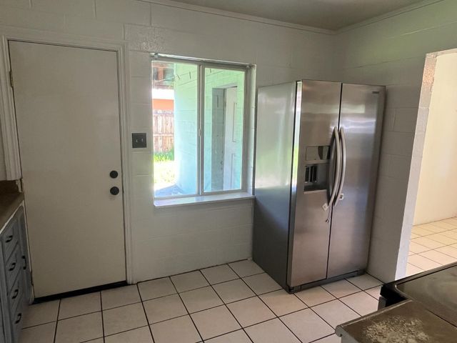 3318 Horseshoe Dr, Sacramento, CA 95821