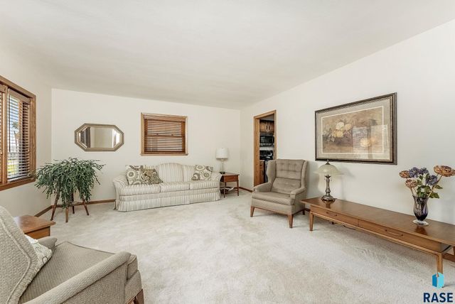 3112 E 15th St, Sioux Falls, SD 57103