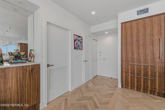 1560 LANCASTER Terrace 1006, Jacksonville, FL 32204