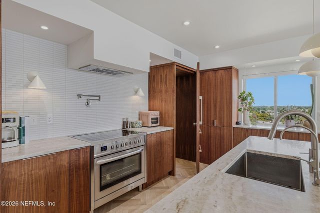 1560 LANCASTER Terrace 1006, Jacksonville, FL 32204